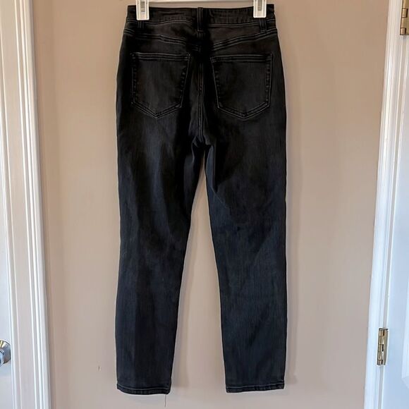 Womens’ Forever 21 Ripped Mom Jeans Size 4 or (27) - Picture 4 of 6